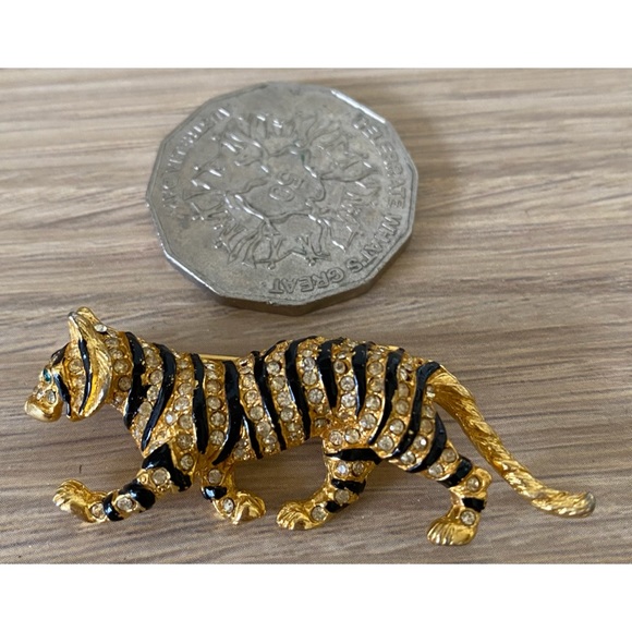 Retro Tiger Brooch Costume Jewellery - Picture 6 of 6